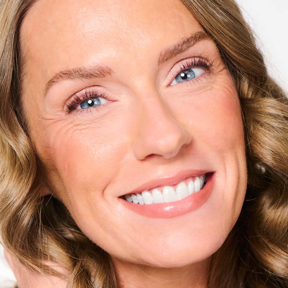 Effortless Lips 3-in-1 everyday sheer-buildable lip formula (Daisy, 0.06oz)